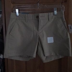 Old Navy - NWT -size 0 - 5” length shorts - khaki